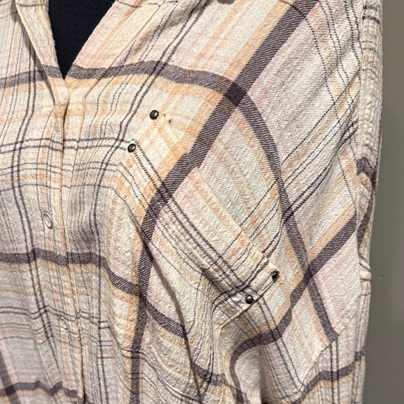 We The Free Women’s Small Oversized Plaid Button Down Shirt - Cream and Brown - Picture 5 of 7